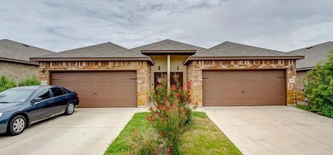 2545 Pahmeyer Rd 3 Beds Apartment for Rent