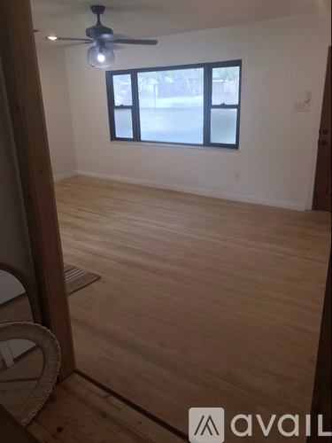 1405 Hillcrest Boulevard 4 Beds Single Family Home for Rent - Photo gallery 3