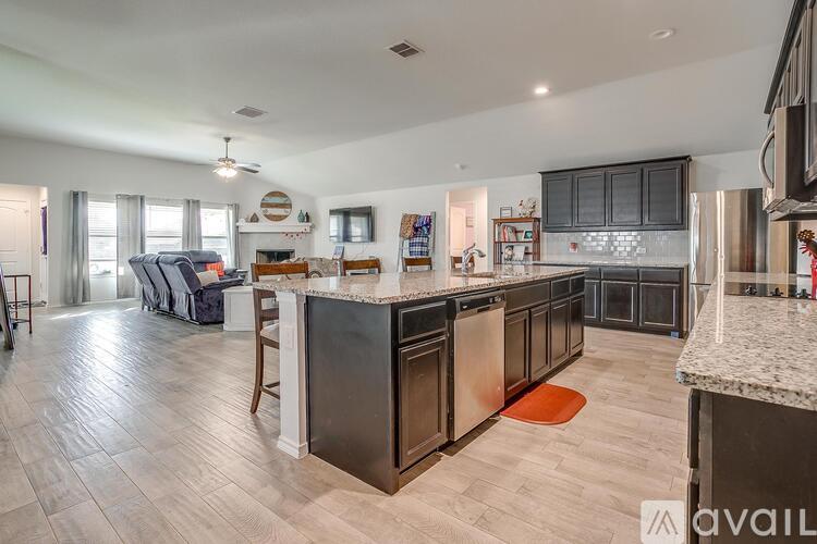6512 Molly Anita Drive 4 Beds Single Family Home for Rent - Photo gallery 4