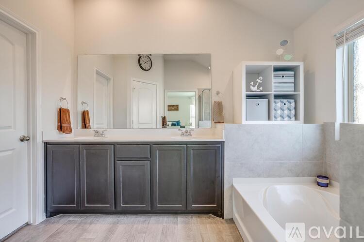 6512 Molly Anita Drive 4 Beds Single Family Home for Rent - Photo gallery 5