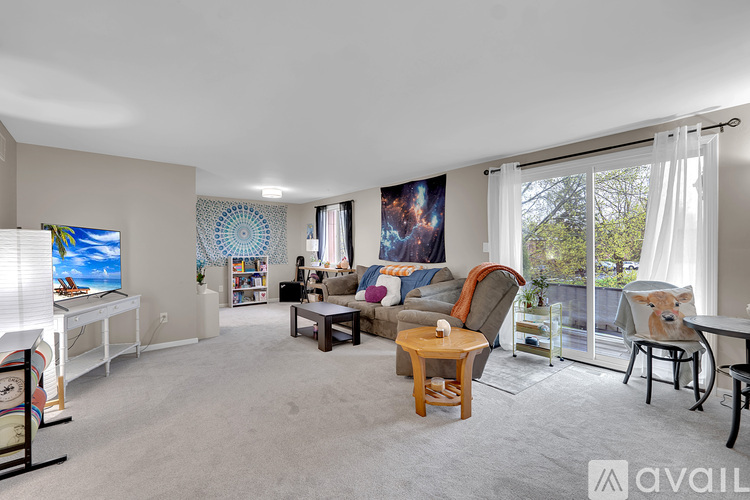 225 Charter Oaks Drive 1 Condo for Rent - Photo gallery 2
