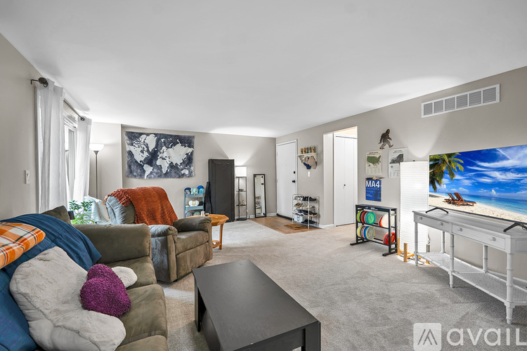 225 Charter Oaks Drive 1 Condo for Rent - Photo gallery 3