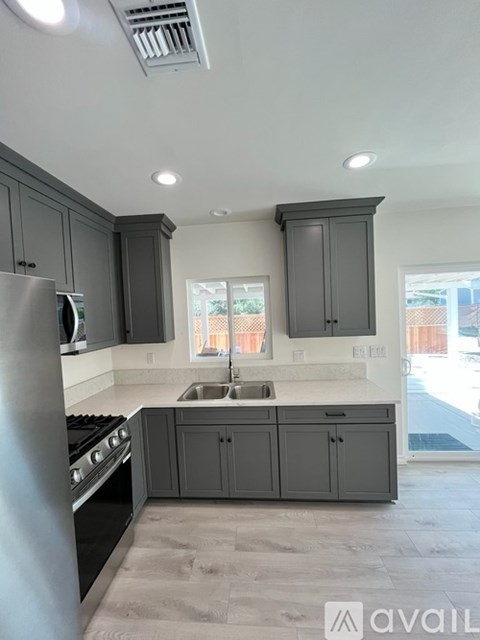 9525 Riverview Avenue 2 Beds Apartment for Rent