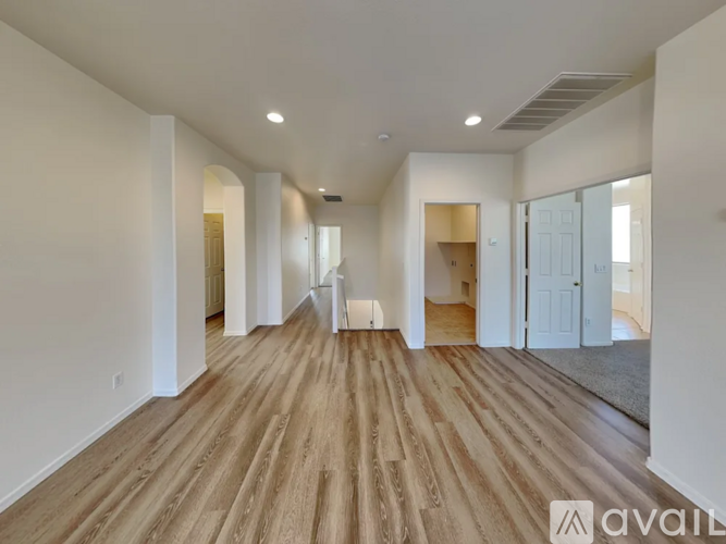 8815 West Myrtle Avenue 5 Beds Single Family Home for Rent - Photo gallery 2