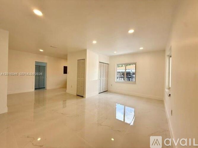 228 NW 32nd Ave 3 Beds Single Family Home for Rent - Photo gallery 2