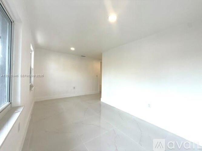 228 NW 32nd Ave 3 Beds Single Family Home for Rent - Photo gallery 4
