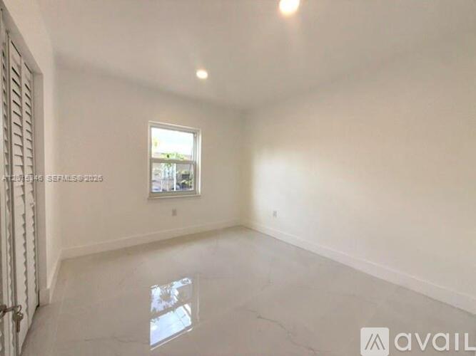 228 NW 32nd Ave 3 Beds Single Family Home for Rent - Photo gallery 5