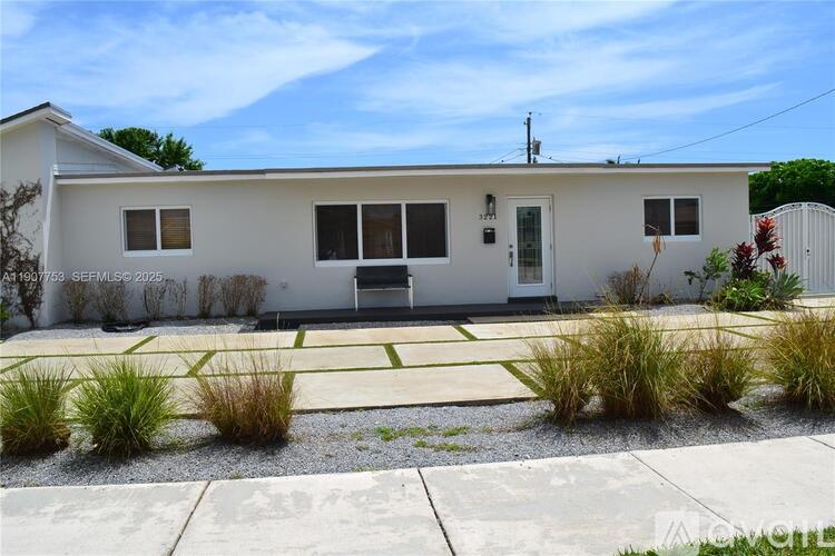3221 SW 93rd Pl 3 Beds Single Family Home for Rent - Photo gallery 1
