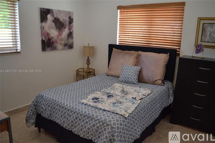 3221 SW 93rd Pl 3 Beds Single Family Home for Rent - Photo gallery 5