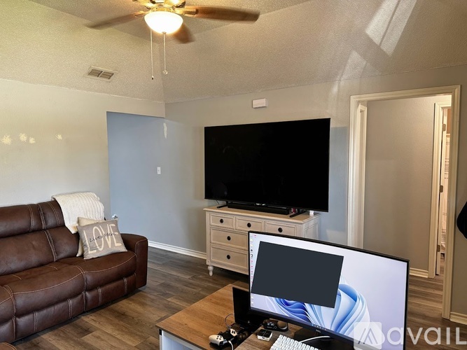 5216 Brookwood Dr 4 Beds Single Family Home for Rent - Photo gallery 3