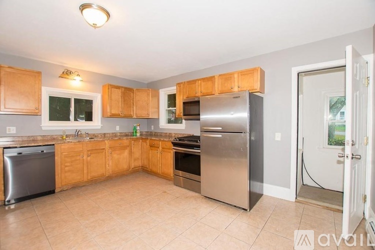 75 Hammond St 4 Beds Apartment for Rent - Photo gallery 1