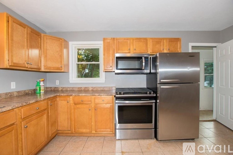 75 Hammond St 4 Beds Apartment for Rent - Photo gallery 2