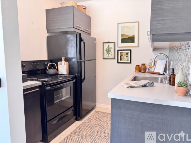 6947 E 6th St 1 Apartment for Rent - Photo gallery 4
