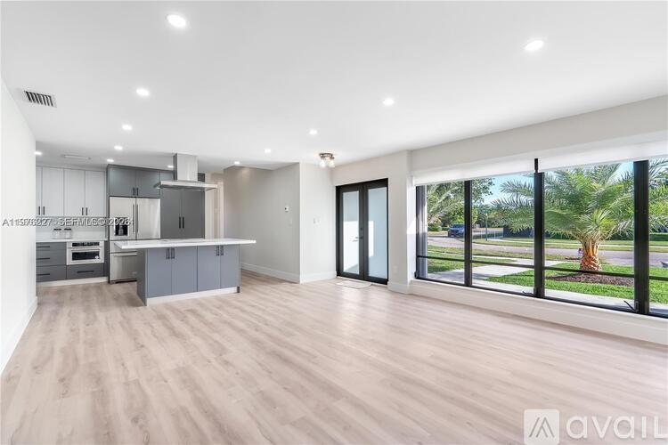 8421 SW 27th Terrace 3 Beds Single Family Home for Rent - Photo gallery 3