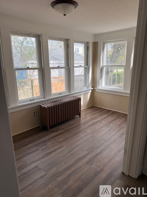 953 W 6th Ave 4 Beds Single Family Home for Rent - Photo gallery 2