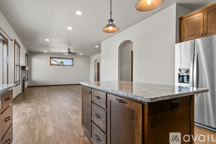 N1134 Craftsmen Ct 4 Beds Townhouse for Rent - Photo gallery 3