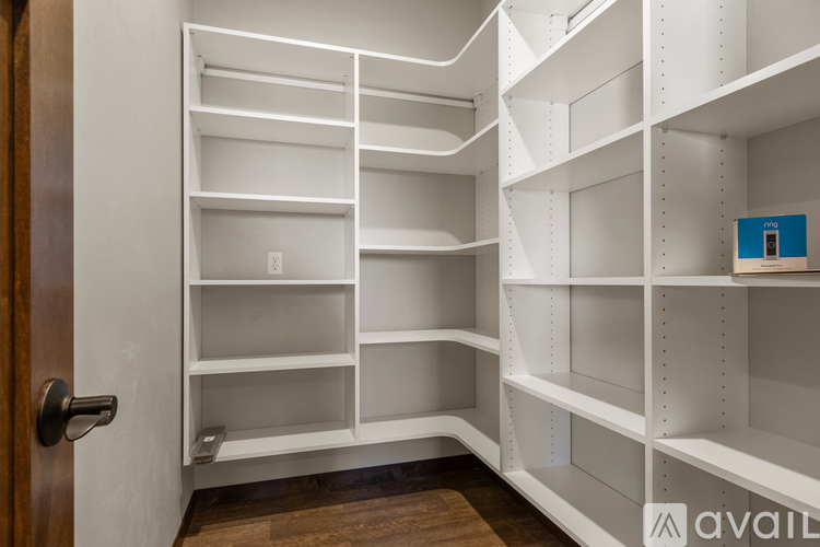N1134 Craftsmen Ct 4 Beds Townhouse for Rent - Photo gallery 4