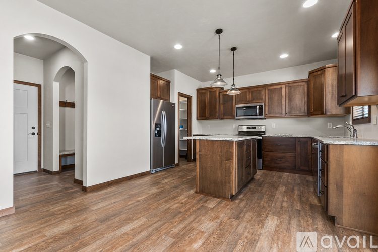 N1134 Craftsmen Ct 4 Beds Townhouse for Rent - Photo gallery 5