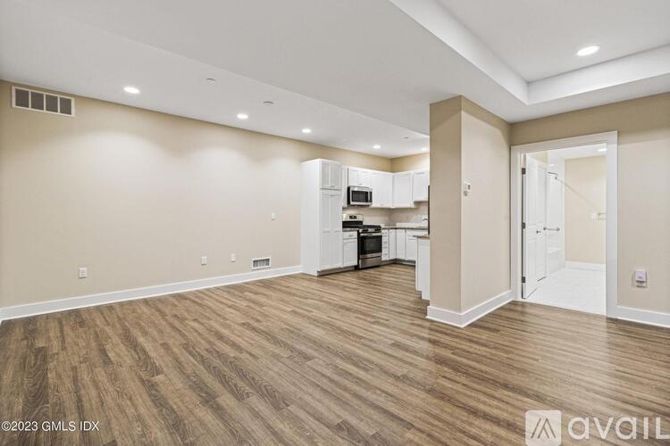 303 Hamilton Ave 2 Beds Apartment for Rent - Photo gallery 2