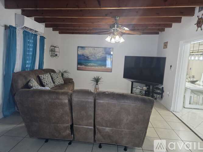 8960 Southwest 50th Terrace 3 Beds Single Family Home for Rent - Photo gallery 1