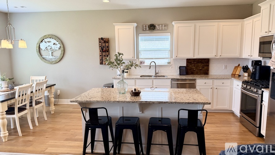 1903 West Gilligan Avenue 3 Beds Single Family Home for Rent - Photo gallery 2