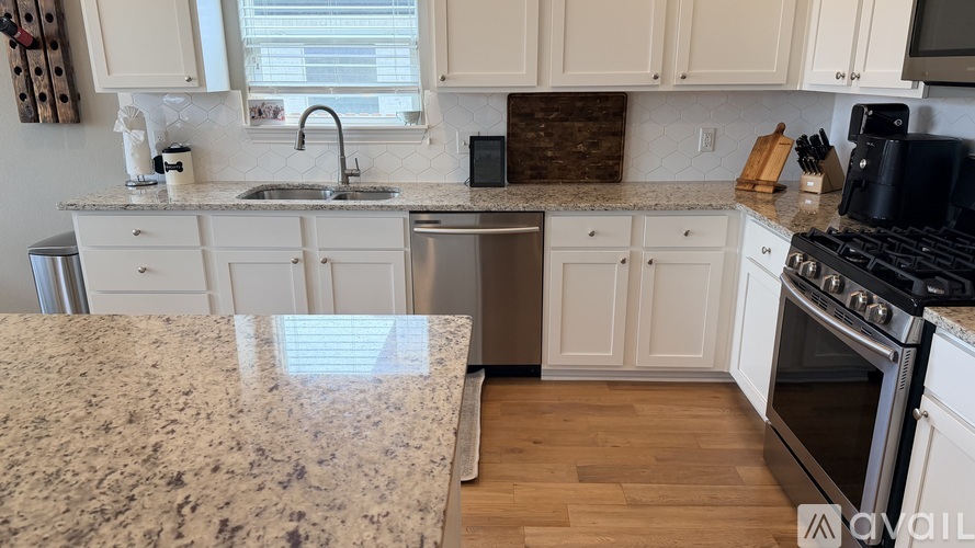1903 West Gilligan Avenue 3 Beds Single Family Home for Rent - Photo gallery 3
