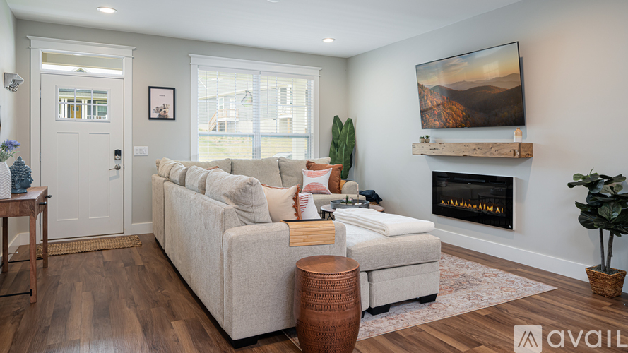 1208 Seven Sisters Rd 3 Beds Single Family Home for Rent - Photo gallery 3