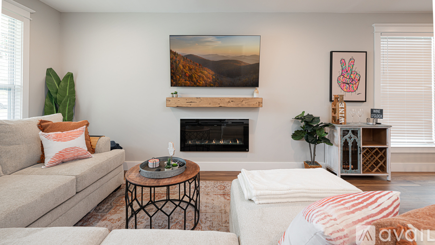 1208 Seven Sisters Rd 3 Beds Single Family Home for Rent - Photo gallery 5