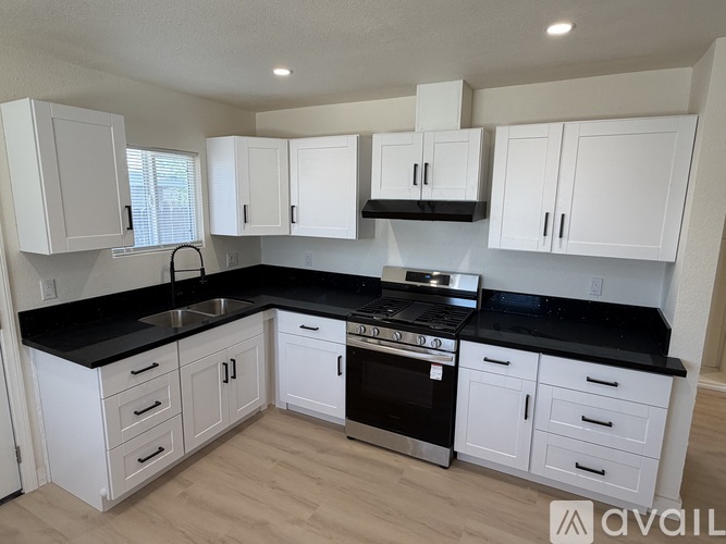 180 East Barbour Street #C 2 Beds Single Family Home for Rent - Photo gallery 2