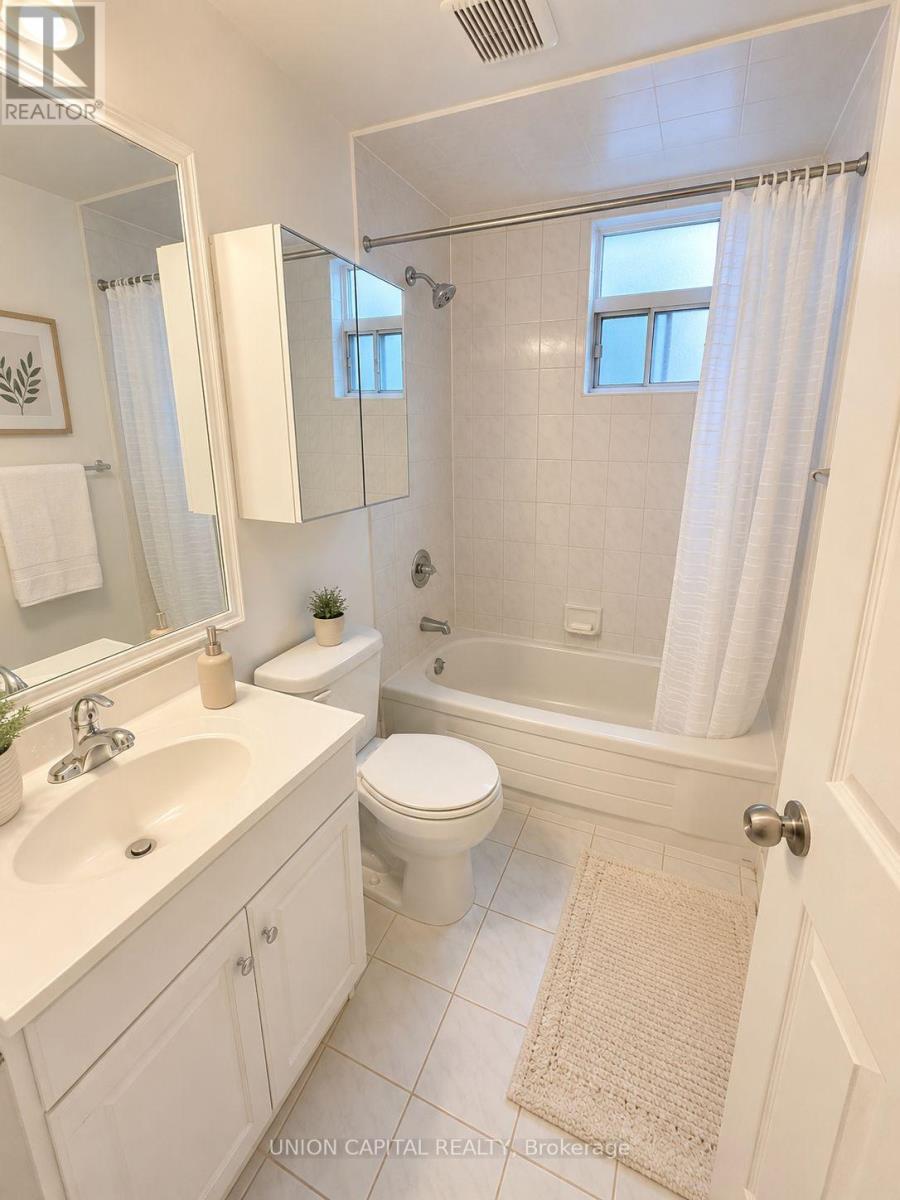 286 ROBERT STREET 6 Beds Home, Townhouse for Rent - Photo gallery 2