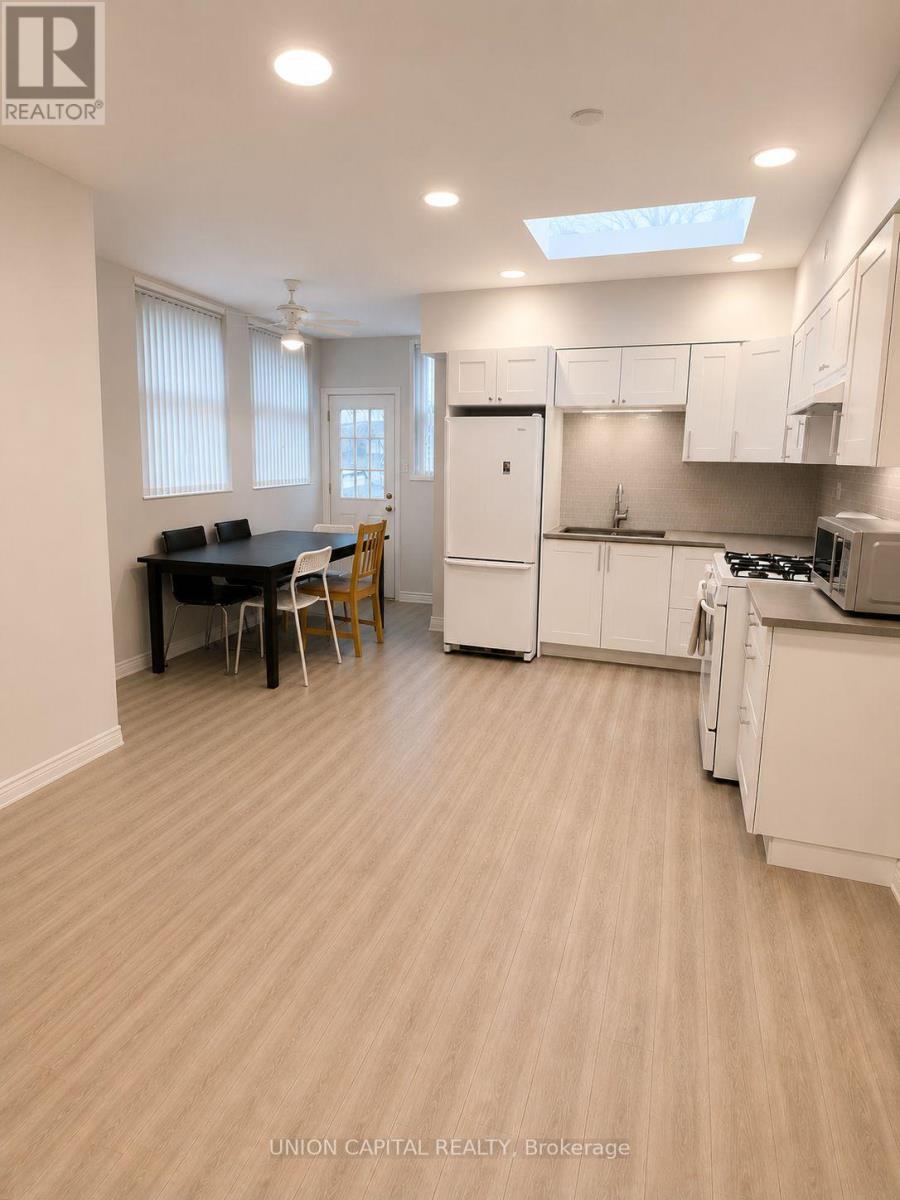 286 ROBERT STREET 6 Beds Home, Townhouse for Rent - Photo gallery 3