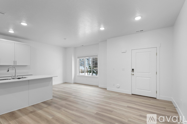 912 North 1190 East 3 Beds Townhouse for Rent - Photo gallery 2