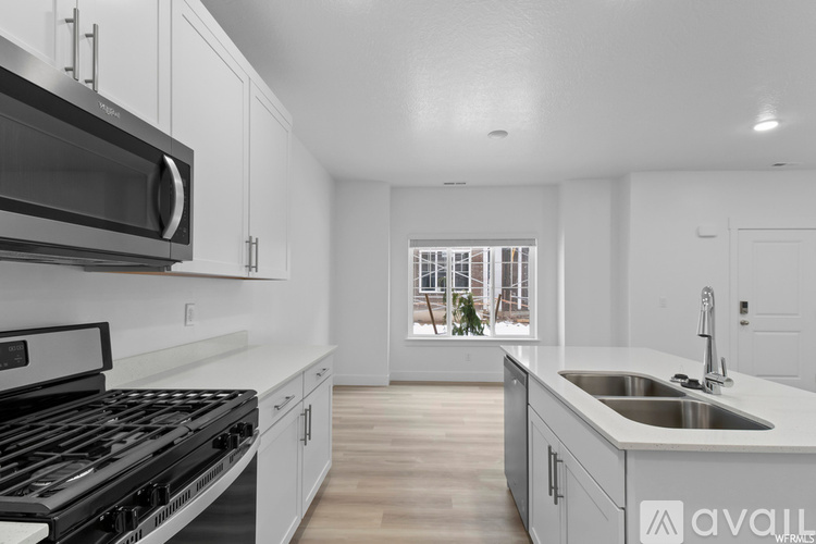 912 North 1190 East 3 Beds Townhouse for Rent - Photo gallery 3