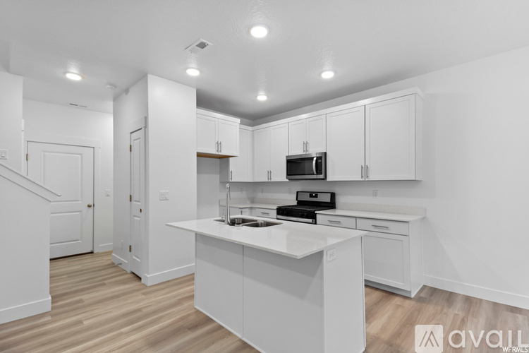 912 North 1190 East 3 Beds Townhouse for Rent - Photo gallery 5