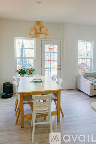 4672 Noland Boulevard 4 Beds Single Family Home for Rent - Photo gallery 5