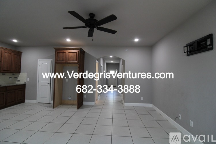 110 E Wilson St 3 Beds Apartment for Rent - Photo gallery 2