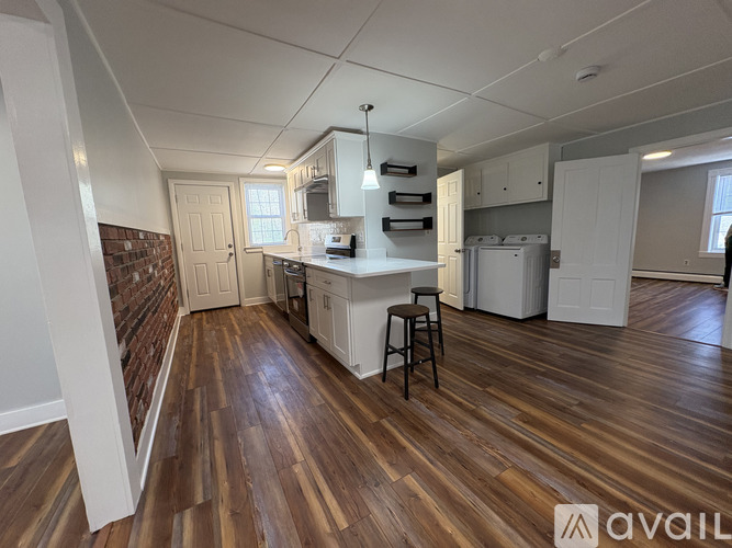 84 Quinapoxet St 2 Beds Apartment for Rent - Photo gallery 2
