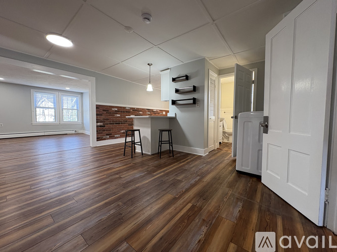 84 Quinapoxet St 2 Beds Apartment for Rent - Photo gallery 3