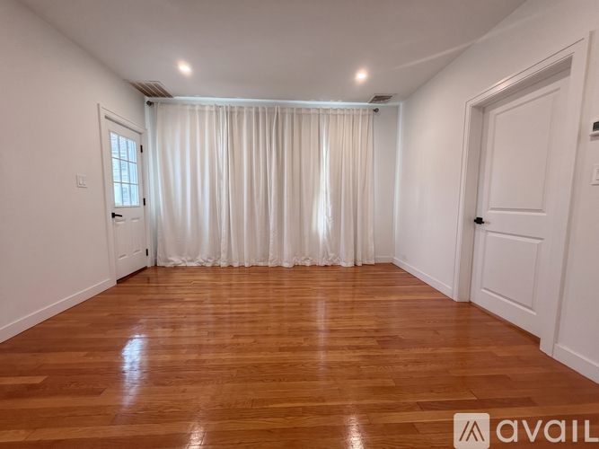 82 Albertina St 3 Beds Apartment for Rent - Photo gallery 5