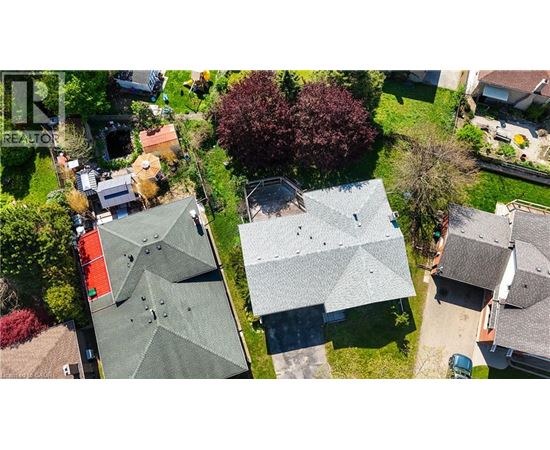 A bird's eye view of a neighborhood with houses and trees.