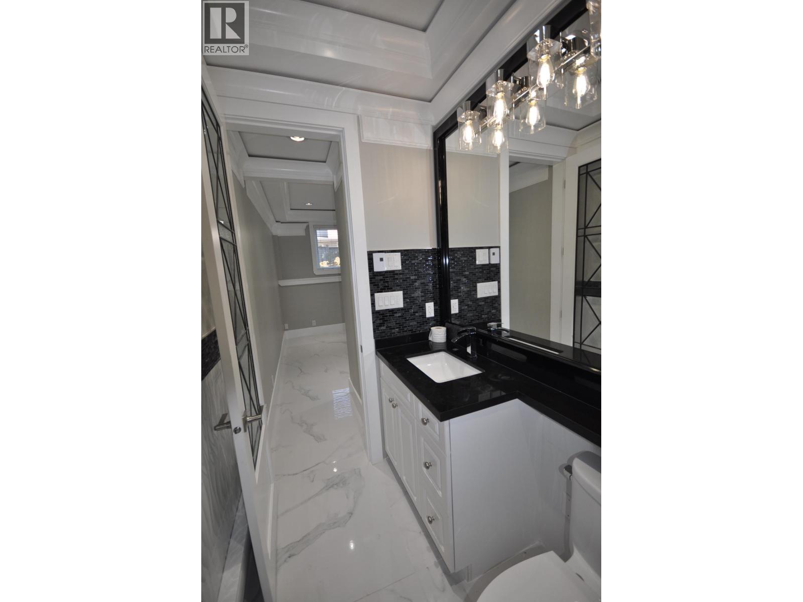 7505 KINGSWAY 1 House for Rent - Photo gallery 4