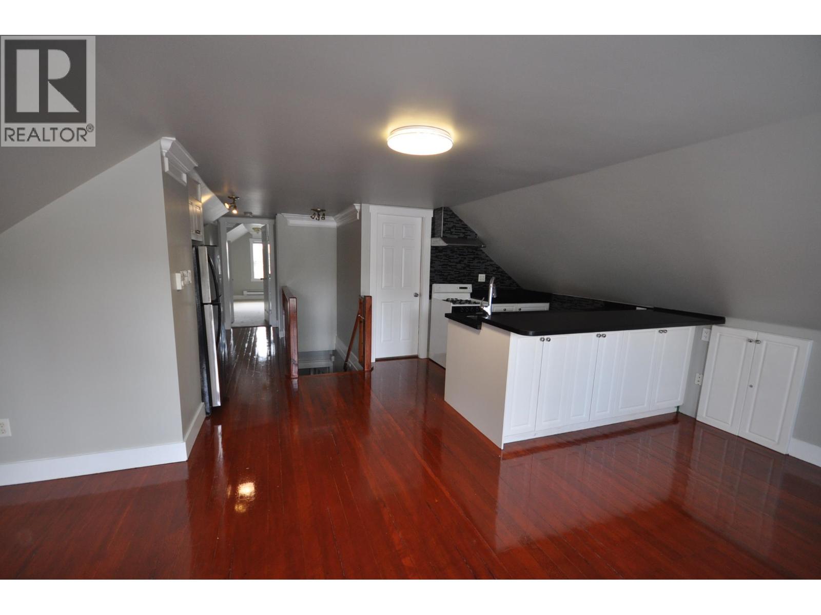 7505 KINGSWAY 3 Beds House for Rent - Photo gallery 1