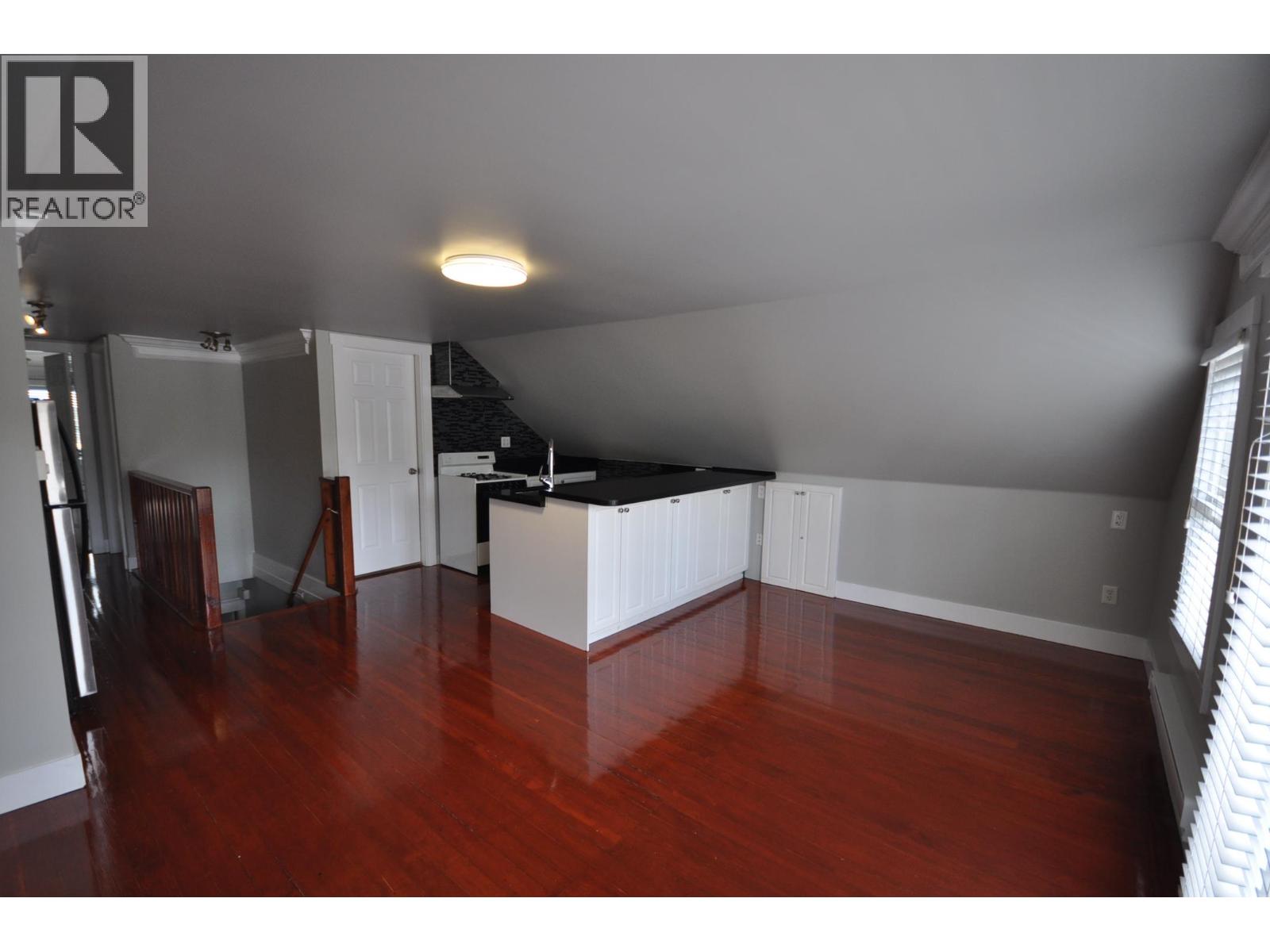 7505 KINGSWAY 3 Beds House for Rent - Photo gallery 2
