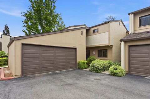 6590 Boston Post Court 3 Beds Apartment for Rent