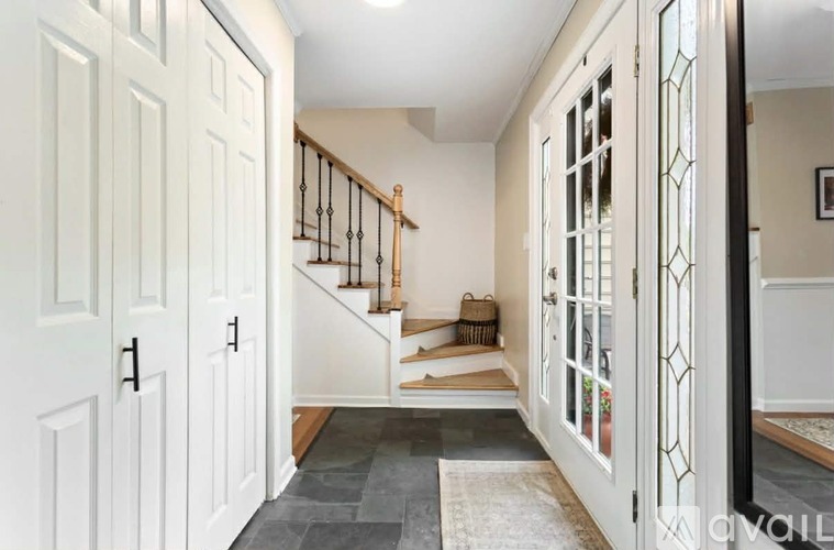 875 Loraine Drive 5 Beds Single Family Home for Rent - Photo gallery 2