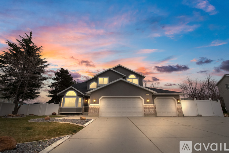 9943 South 3200 West 4 Beds Single Family Home for Rent - Photo gallery 2