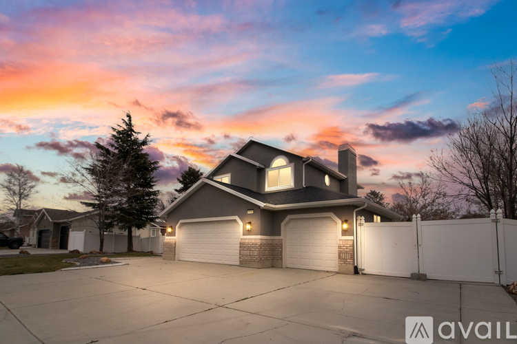 9943 South 3200 West 4 Beds Single Family Home for Rent - Photo gallery 3