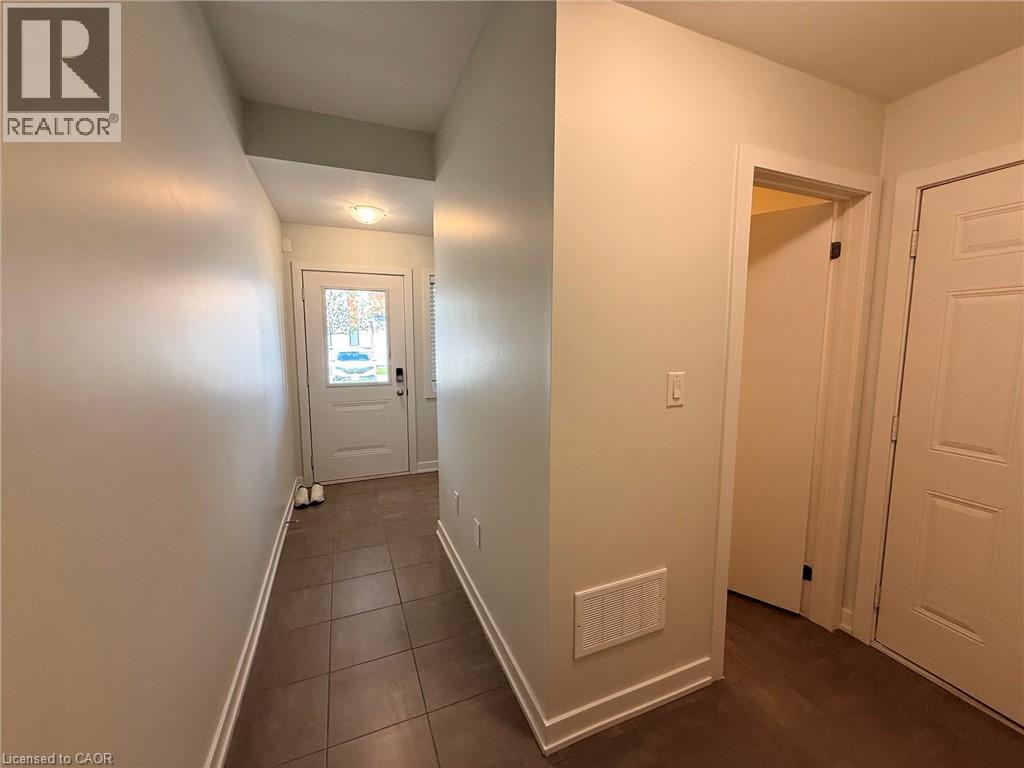 590 NORTH SERVICE Road Unit# 75 2 Beds Home, Townhouse for Rent - Photo gallery 3