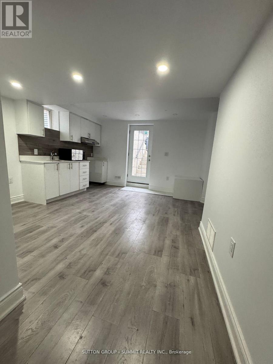 LOWER - 674 THOMPSON ROAD S 1 House for Rent - Photo gallery 1