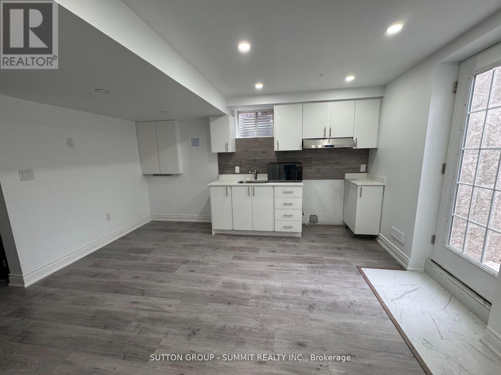 LOWER - 674 THOMPSON ROAD S 1 House for Rent - Photo gallery 2
